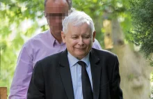 Prezes już rządzi. Jarosław Kaczyński uśmiechnięty i bez ortezy