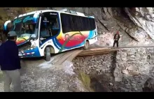 Ten kierowca autobusu w Peru ma nerwy ze stali