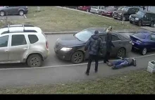 Skatował gościa bo ten zastawił mu samochód.