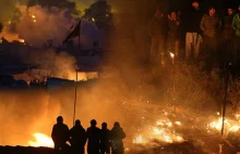 Calais w ogniu - "uchodzcy" protestuja przeciwko zamknieciu Dzungli [ENG]