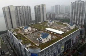 Chińczycy budują domy na dachu centrum handlowego