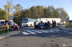 Matiz roztrzaskał się o autobus [film i zdjęcia]