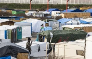 Kierowcy ciężarówek i mieszkańcy protestują w Calais! Zablokowali autostradę.