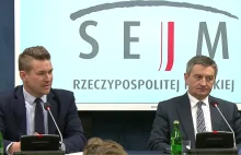 Dziennikarze zażenowani konferencją marszałka Sejmu ws. lotów z rodziną