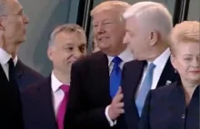 Donald Trump spycha lidera NATO żeby dostać się na front grupy