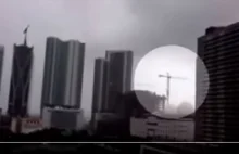 Huragan Irma niszczy Miami. Potężny dźwig zwalił się na wieżowiec....