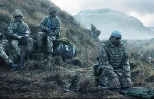 Brytyjska armia prezentuje film promujący, na którym modli się islamista