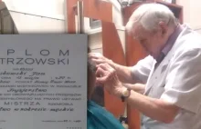 Ścina włosy od 62 lat. Poznajcie pana Jana, najstarszego fryzjera w Warszawie!