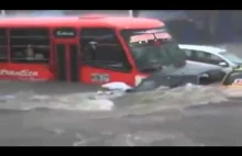 Huragan Patricia powoduje powódź w Guadalajara.