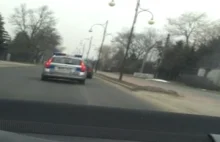 Policjanci pędzili 100 km/h przez miasto. Nie zostaną ukarani