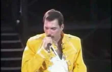 Freddie Mercury kontra widownia.