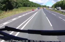 Idiota zajeżdża drogę cieżarówce