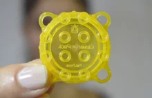 Innowacyjne zakrętki do butelek które można połączyć z klockami Lego