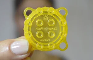 Innowacyjne zakrętki do butelek które można połączyć z klockami Lego