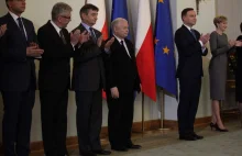 Prezydent Andrzej Duda złożył hołd lenny Jarosławowi Kaczyńskiemu.