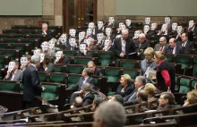 3/14 polityków wyraża opinię o ACTA