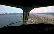 Widok z kokpitu na lądowanie w Tromsø - północna Norwegia.