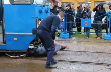 Zderzenie rowerzysty z tramwajem - symulacja po krakowsku [wideo]