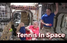Astronauci grający w tenisa w kosmosie!