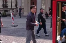 Jackie Chan przyjechał do Wrocławia! Znany gwiazdor spacerował po Rynku!