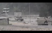 Czołg strzela w kierunku kamerzysty