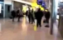 Wrabianie spikerów na lotnisku Heathrow w Londynie