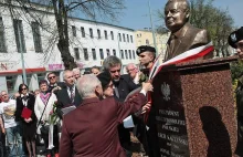 Grudziądz: Działacz Partii Zmiana zakłócał odsłonięcie popiersia Kaczyńskiego