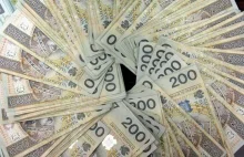 Pociął 200-złotowe banknoty, skleił i chciał wymienić na nowe za 50 tys. zł.