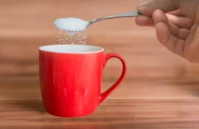 Co się stanie, gdy przestaniesz słodzić herbatę?