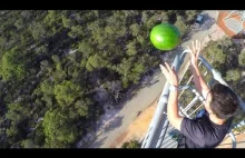 Zrzucanie arbuza z wysokości 45 metrów.