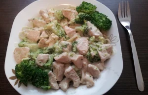 Makaron z kurczakiem, brokułami i mascarpone