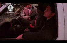 Kierowca pickupa rozjeżdża ludzi, którzy grożą mu pobiciem