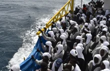 Libijski generał chce zbombardować włoskie statki wojenne zawracające migrantów