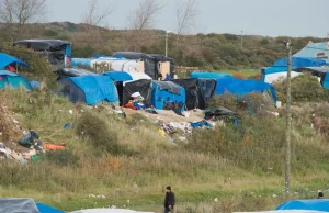 Ogrzewane baraki dla imigrantów w Calais. Koszt: 18 mln euro