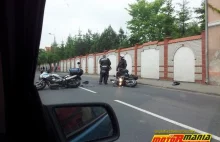 Kolizja dwóch policjantów na motocyklach: nie zachował odległości, dostał mandat