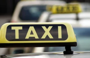 Fałszywy taksówkarz okradał konta pijanych klientów