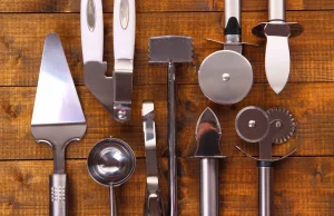 Drewno, metal, plastik czy silikon - jakie przybory kuchenne wybrać?
