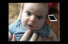 Gadający niemowlak chce żeby mama go wysłuchała