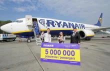 Ryanair: Loty do Krakowa odwoływane z braku lepszego systemu naprowadzania ILS.