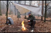 Deszczowy biwak solo, bushcraft, gotowanie i noc w hamaku - [Bushcraftowy]