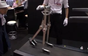Nogi robota poruszające się jak ludzkie bez żadnego napędu!