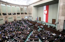 Listy Falenty, akcje Morawieckiego… Co PiS zyska na przerwaniu obrad Sejmu?