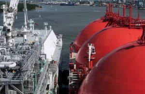 Jak wygląda cumowanie i rozładunek gazowca LNG?