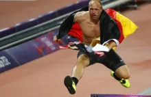 Mistrz olimpijski w rzucie dyskiem musiał spać w metrze