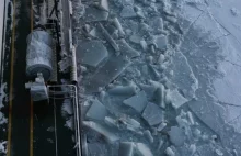 Pierwszy tankowiec płynie w zimie po wodach Arktyki