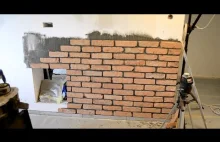 Cz.1-Ściana z surowej cegły ,imitacja ściany z cegły bez tynku w bloku z...