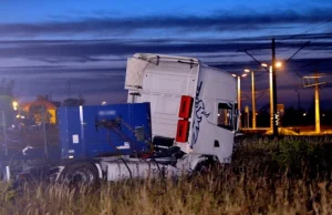 Polski drogowy klasyk: ginie małżeństwo z dzieckiem, bo TIR ma stare opony