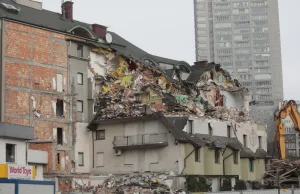 Rozbiórka hotelu Czarny Kot: Wykonawca uszkodził daszek, teraz musi naprawić xD