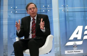 Generał Petraeus: Poparcie arabskiej wiosny przez USA było błędem