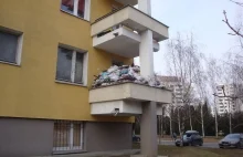Balkon tego człowieka przeraża. Sąsiedzi bezradni | Warszawa W Pigułce